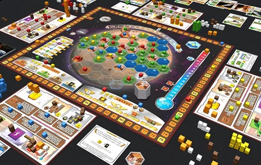 Links is een afbeelding van Mars in de verte te zien, met een Nederlandse vlag. Rechts staat op de doos van een bordspel „Terraforming Mars: Het Dobbelspel“. Er staat „Uitleg in 13 min